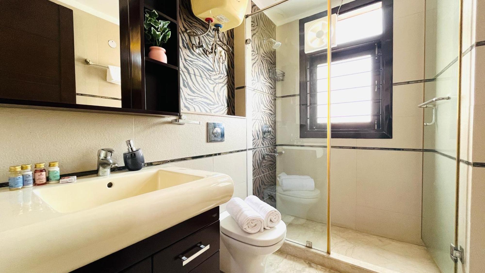 Olive Service - Defence Colony Apartment